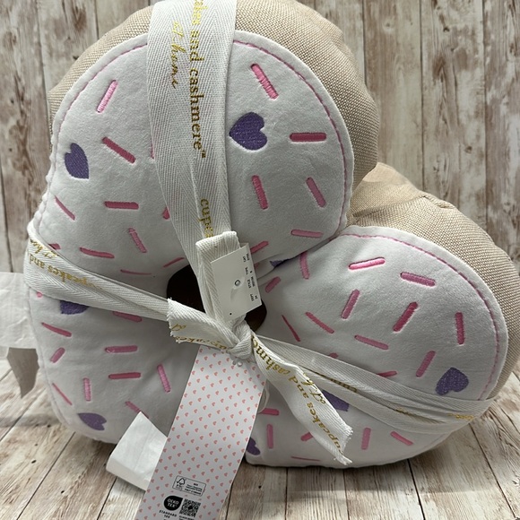 Cupcakes and Cashmere Valentine Heart Shaped Donut Pillows 3 pack NWT - Picture 3 of 4